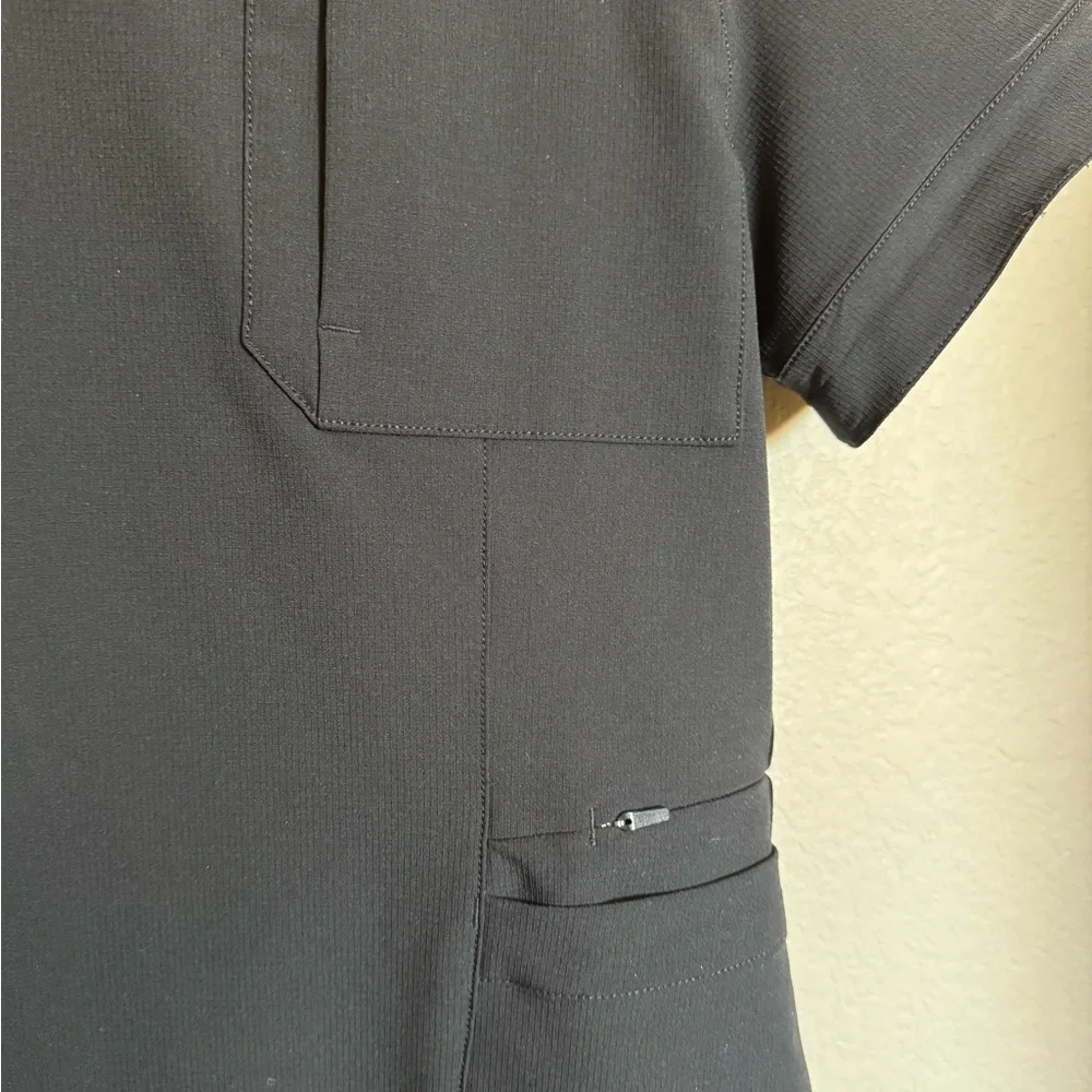 FIGS Indestructible Slim V Neck Scrub‎ Top Sz M 5 Pockets Nurse